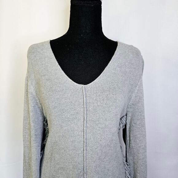 Charlie Paige Gray Long Sleeve Waffle Knit Sweater Fringe Sides Size Large - Picture 5 of 11